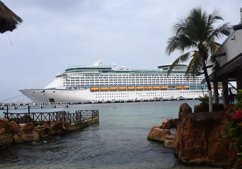 El crucero Adventures of the Seas de Royal Caribbean es el primero en llegar a México desde el comienzo de la pandemia