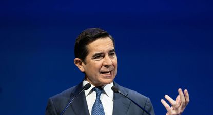 El presidente de BBVA, Carlos Torre, decidió seguir adelante con la oferta hostil a pesar de todos los obstáculos. Sin embargo, apeló a los tribunales para reclamar por la interferencia del Gobierno para intentar frustrar la operación.&nbsp;