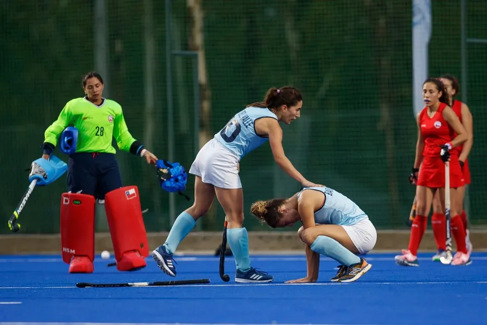 Manuela Vilar del Valle consuela a Constanza Barrandeguy