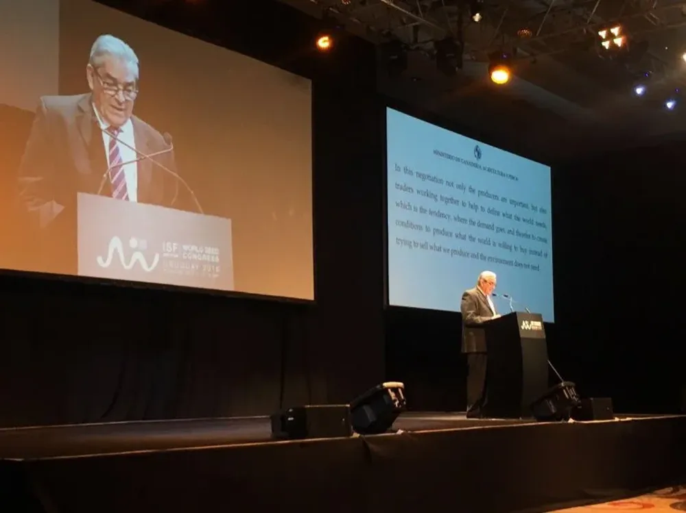 El subsecretario del MGAP, Enzo Benech, durante el acto inaugural del congreso.