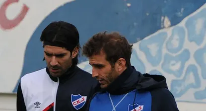 Sebastián Abreu e Iván Alonso en Los Céspedes.