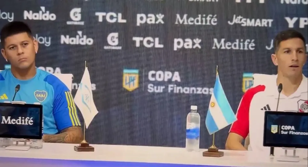 Marcos Rojo, de Boca, y Nacho Fernández, de River Plate, concurrieron a una conferencia de prensa conjunta antes de jugar el clásico este domingo