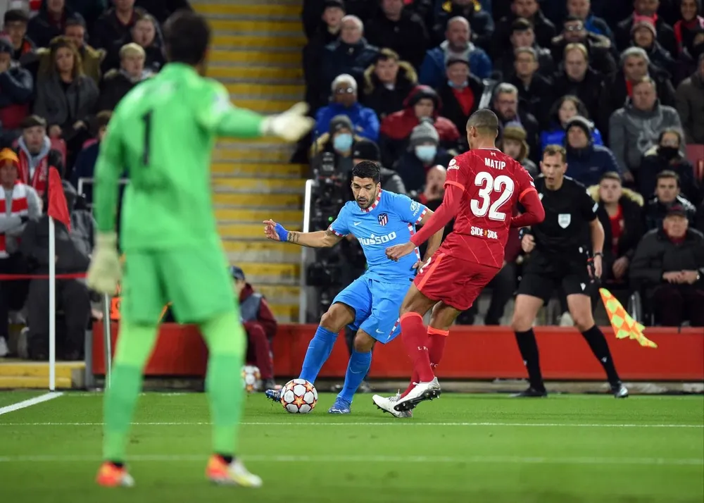 Luis Suárez con Anfield de fondo