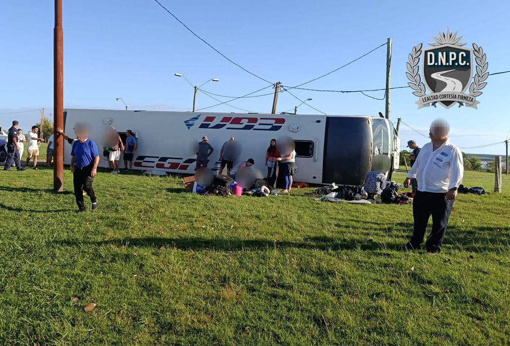 El ómnibus de EGA después de volcar