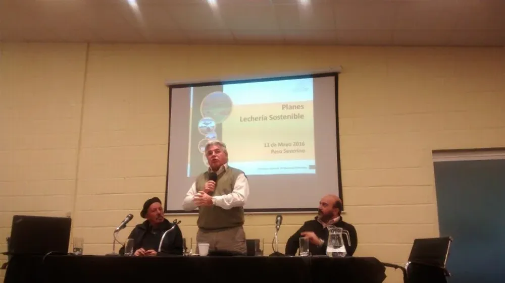 De Izaguirre, Aguerre y Nario, este viernes en el acto de Paso Severino en Florida.