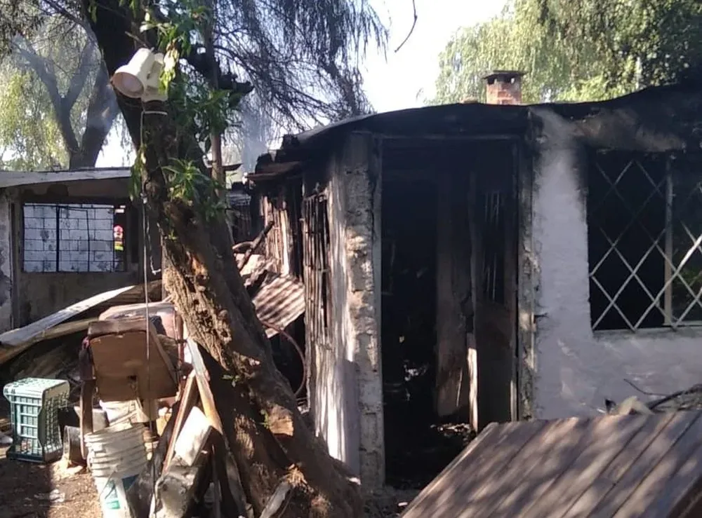 Una de las casas afectadas por el incendio ocurrido en Villa Aeroparque