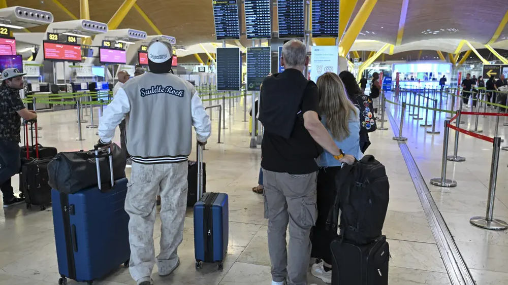 Demoras en aeropuertos españoles, tras el ciberataque en Bruselas y Berlín.