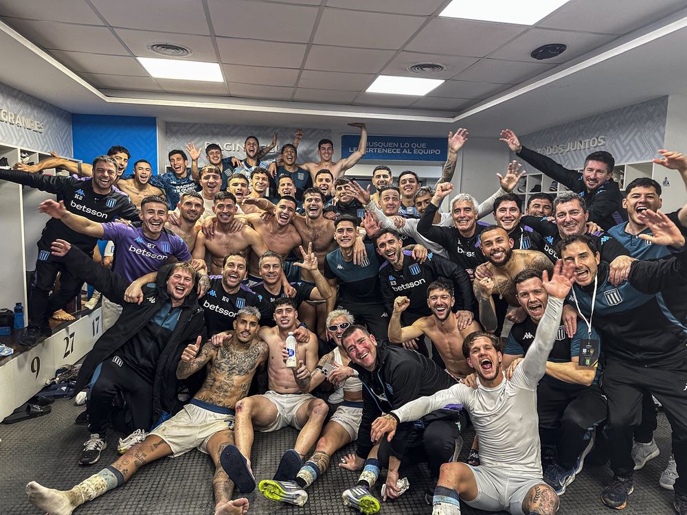 El festejo de Racing tras eliminar a Peñarol