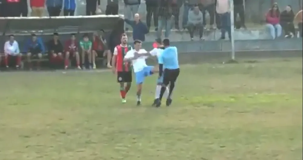 Agresión de un jugador a un juez en el fútbol de Colonia