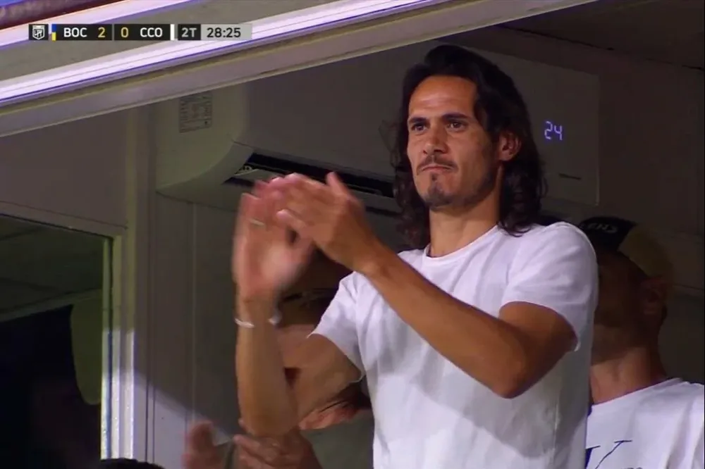 Edinson Cavani en un palco de La Bombonera