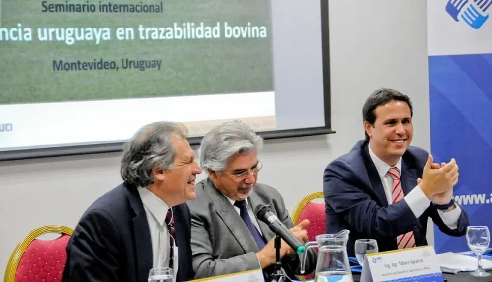 Almagro, Aguerre y Cánepa en la apertura del seminario sobre trazabilidad.