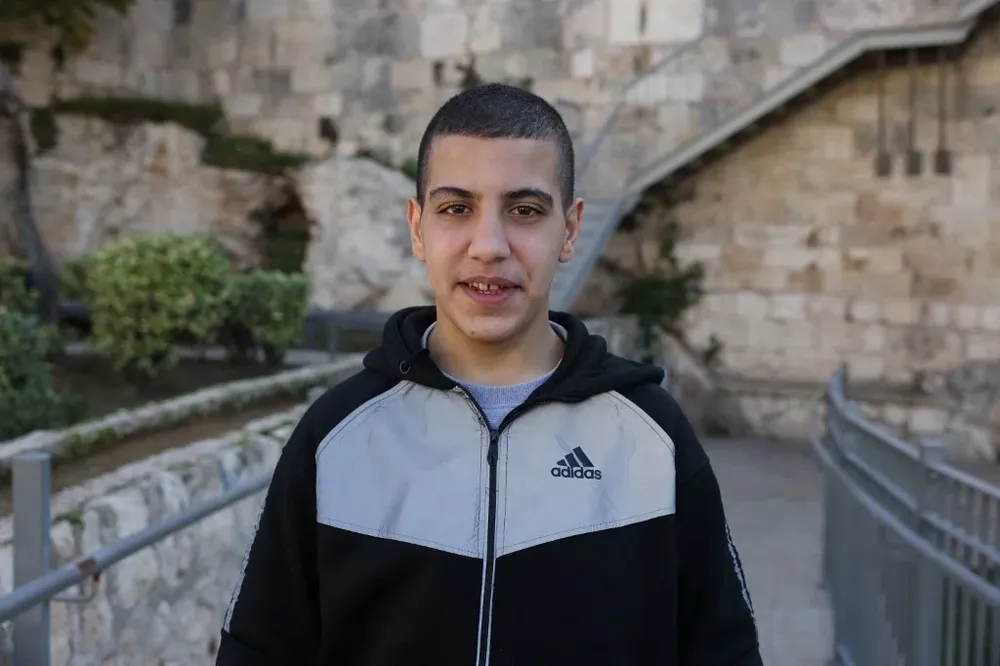 Mohamed fue arrestado junto a tres de sus primos de 15, 14 y 13 años por lanzar piedras contra colonos israelíes cerca de la ciudad vieja de Jerusalén.