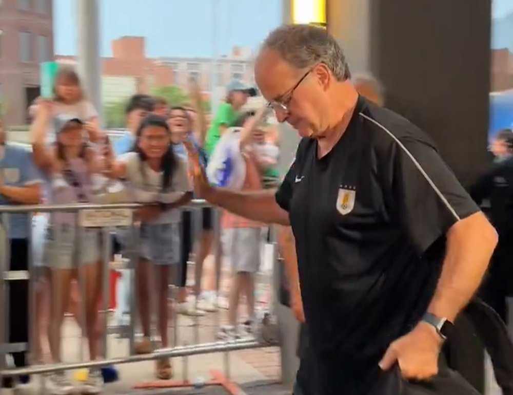 Marcelo Bielsa y su saludo en Kansas