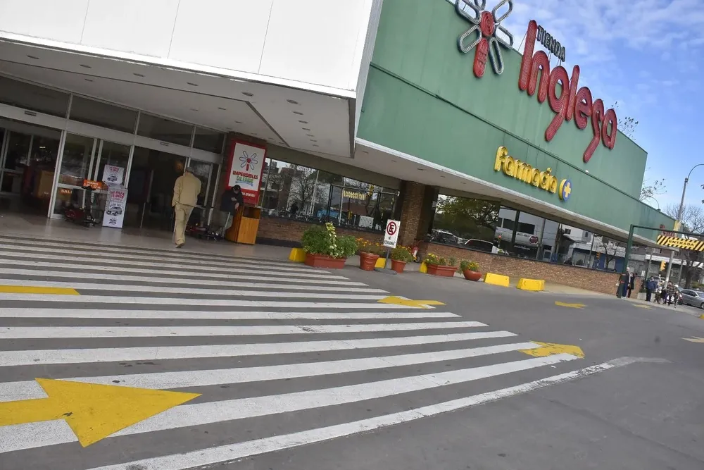 En Uruguay hay cinco cadenas de supermercados de peso, según el MEF.