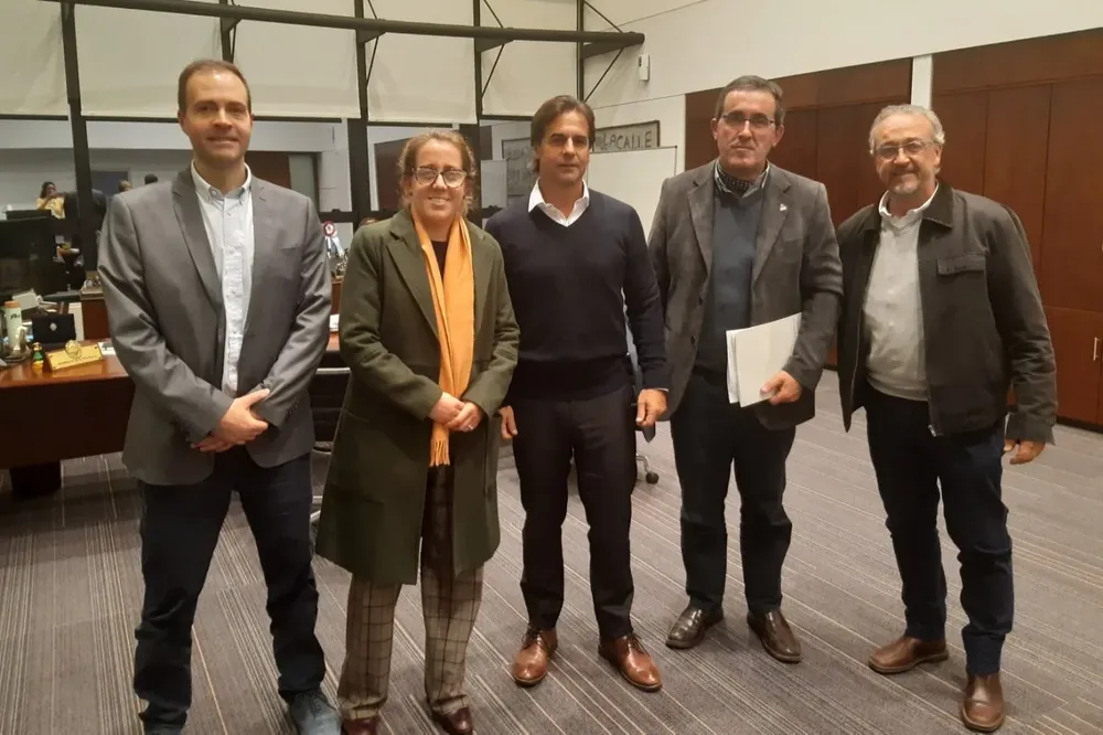 Pablo Perdomo, presidente de CAF; la vicepresidenta Stefanía Silveyra; el secretario Fernando Bide y el gerente Luis Frachia se reunieron con Lacalle Pou en Torre Ejecutiva.