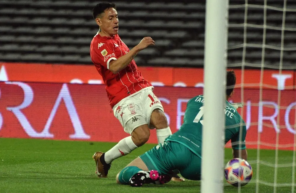 Huracán se impuso con autoridad