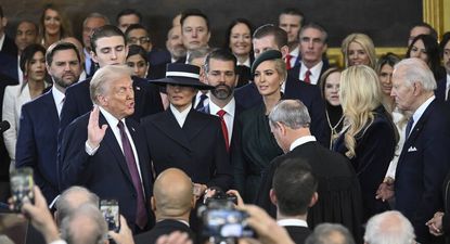 Donald Trump asume como presidente por segunda vez acompañado por su familia.