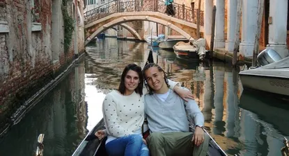 Diego Laxalt con su novia Antonella en Venecia