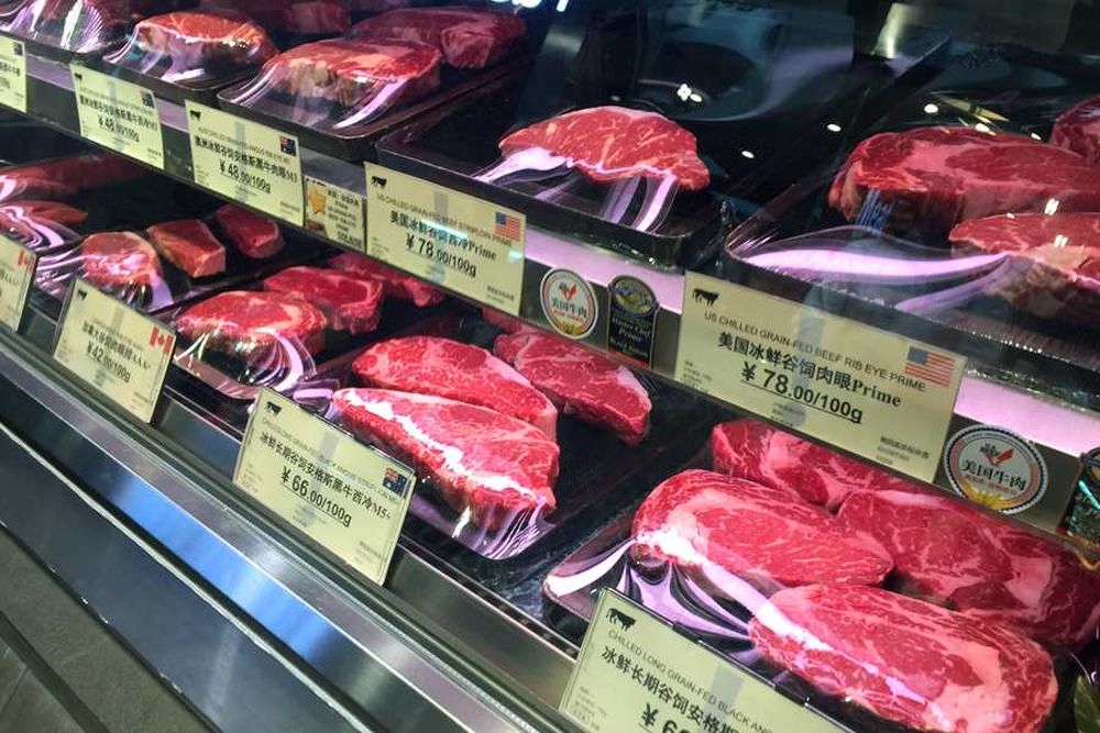 Cortes de carne a la venta en un supermercado chino