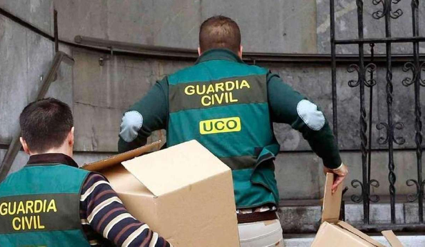 Integrantes de la Unidad&nbsp;Central Operativa de la Guardia Civil en un allanamiento.