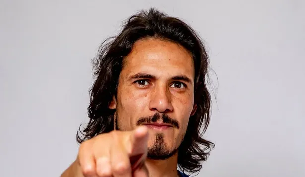 Edinson Cavani con la camiseta de Valencia