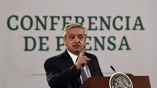 Alberto Fernández durante una conferencia de prensa en México