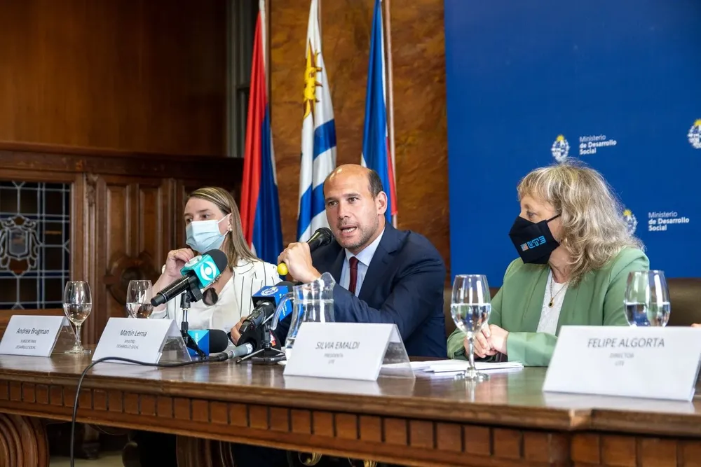 Martin Lema, Silvia Emaldi y Andrea Brugman durante la conferencia de prensa..