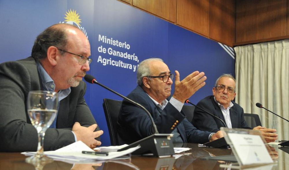 Harinas de soja y colza a China: autoridades anunciaron nuevos accesos a China; en la foto: Miguel Sierra, Alfredo Fratti y Gastón Scayola.