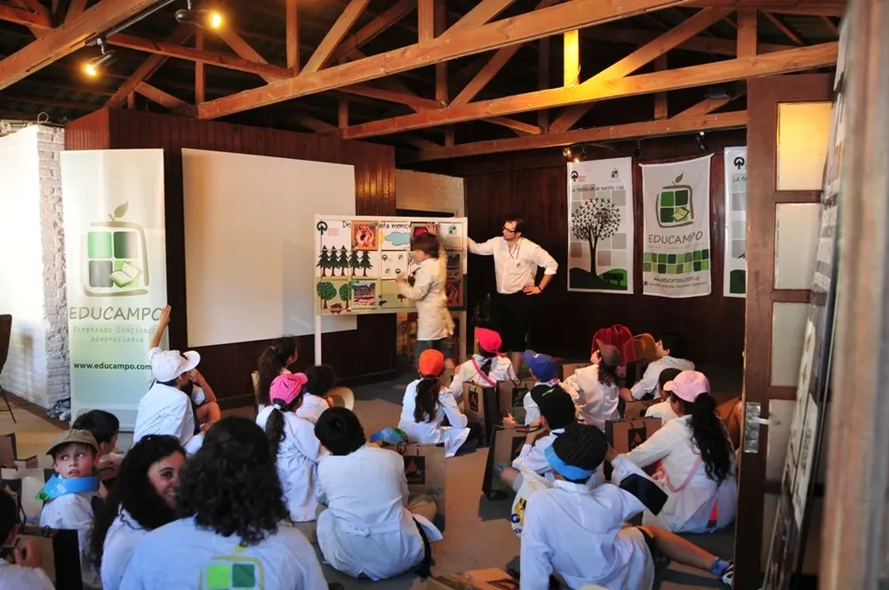 Los niños aprenden el valor del sector forestal