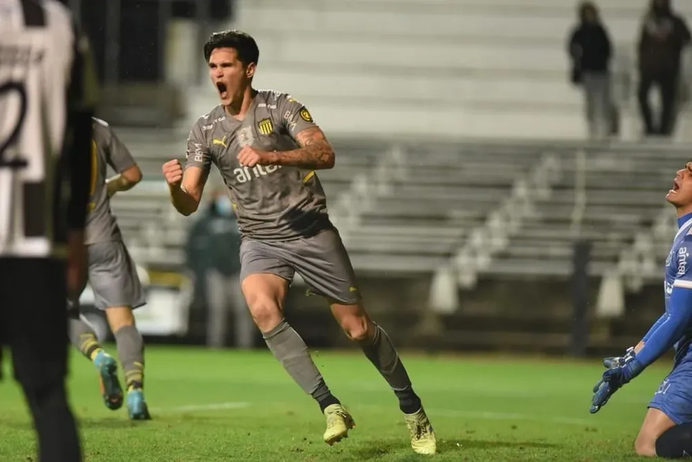 Ruben Bentancourt marcó tres goles