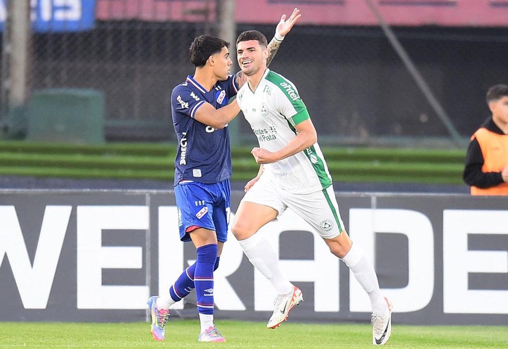 Lucas Villalba de Nacional y Álvaro López de Plaza Colonia por el Torneo Clausura