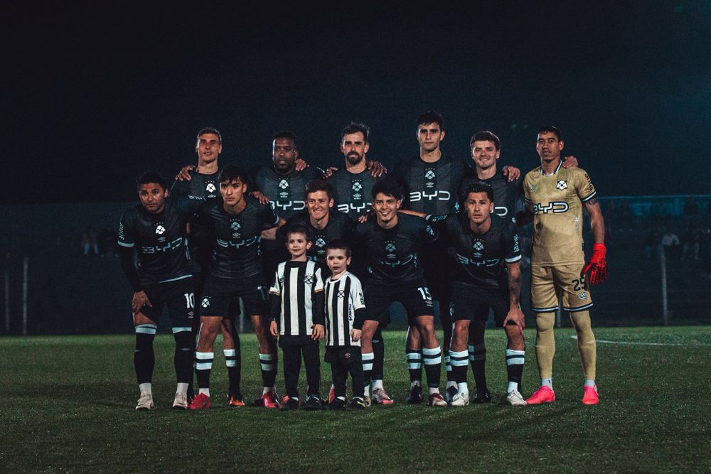 El XI de Wanderers ante Universal de Salto