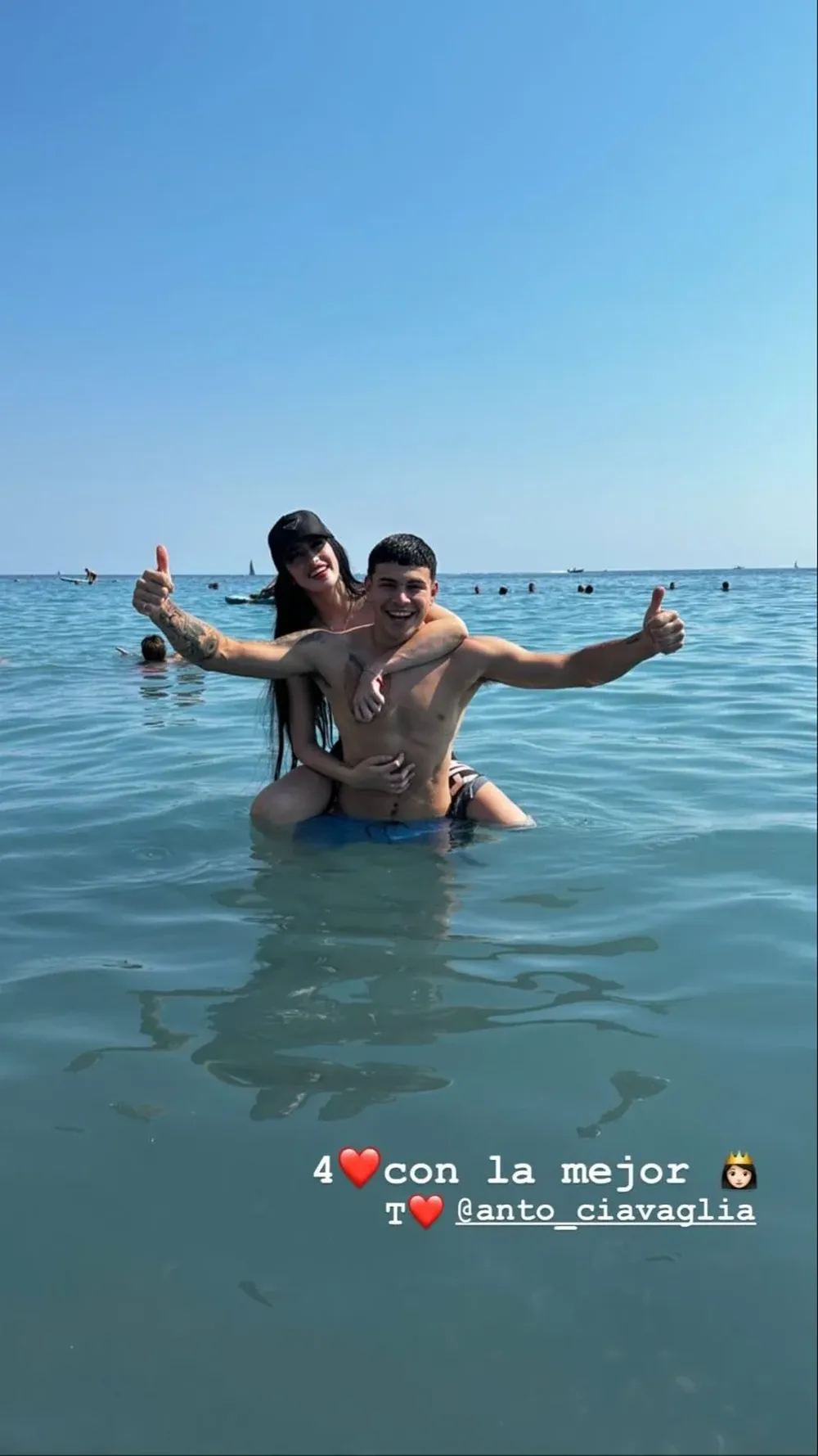 El futbolista juvenil uruguayo Alan Matturro y su novia Anto Ciavaglia