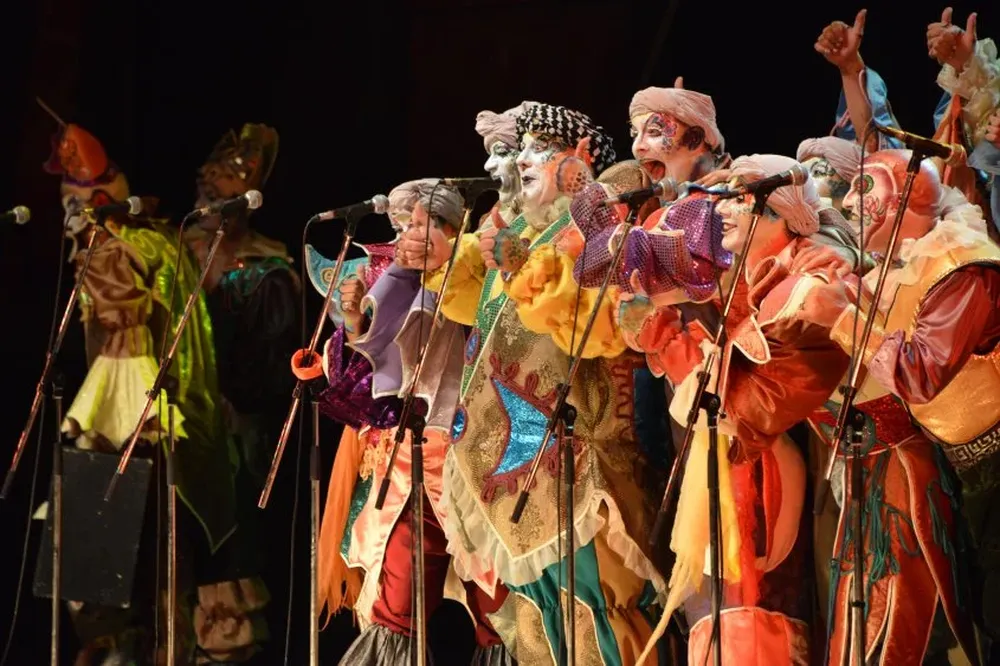 La murga Momolandia en su presentación en el Ramón Collazo.