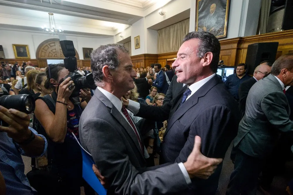 El senador Guido Manini Ríos junto al ministro Daniel Salinas