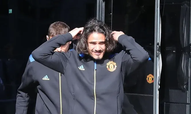 Cavani llegando al hotel de concentración