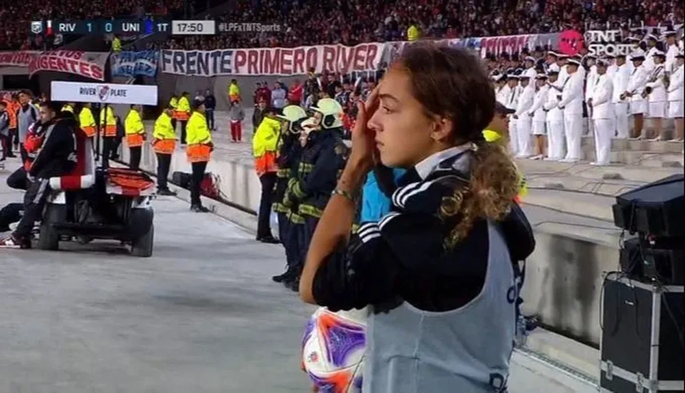 Delfina Lombardi, la futbolista y alcanzapelotas de River Plate