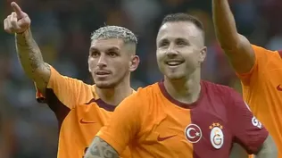 Lucas Torreira, desde la cancha, comenzó la presentación de la nueva figura de Galatasaray con la barra del club