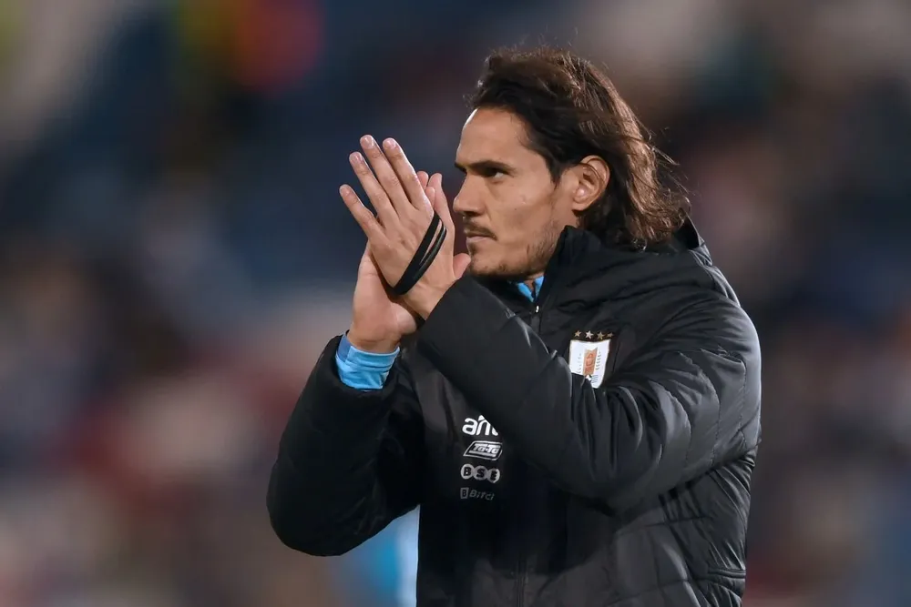 Cavani devuelve lo que le dieron: aplausos