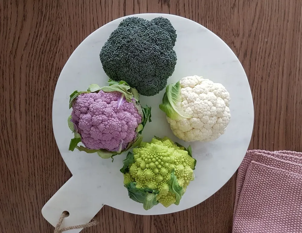 las hortalizas crucíferas, como el brócoli y el coliflor, pueden proporcionar una variedad de compuestos beneficiosos para la salud