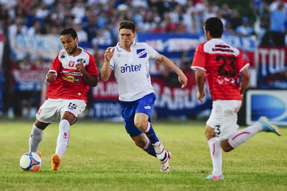 Los jugadores de Tacuarembó y Santiago Romero terminaron mal