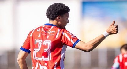 Ignacio Gonella celebra su gol con Central Español