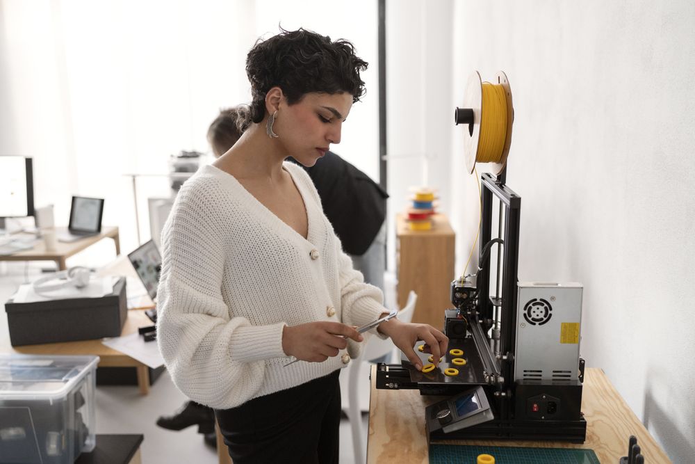 La experiencia en el uso de máquinas de coser industriales en un entorno profesional es valorada para este puesto.