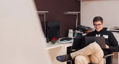 ¿Quién abre la puerta para el primer empleo?