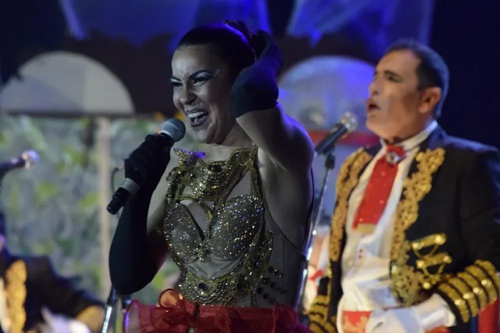 Alejandra Díaz, de Momosapiens, ternada en la mejor interpretación vocal femenina.