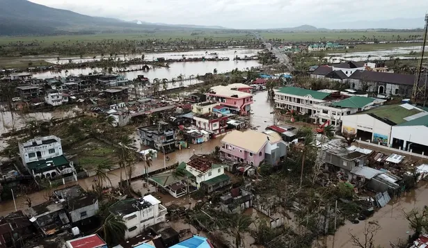 Tifón Goni golpea Filipinas y causa al menos siete muertos