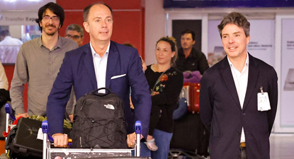 Los diplomáticos argentinos expulsados de la embajada de Venezuela llegaron al país