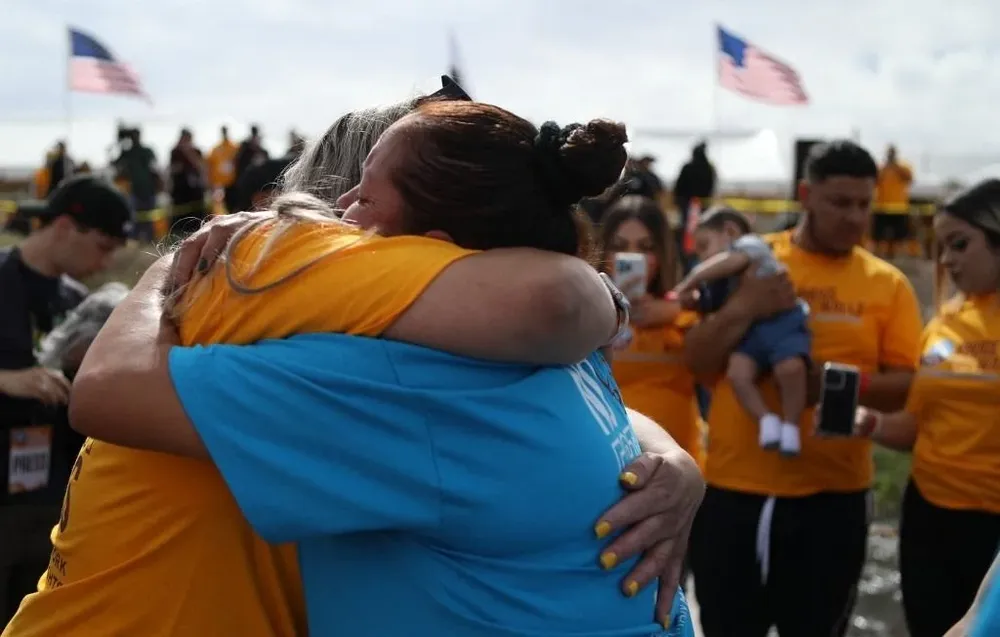 Migrantes rescatados en la frontera de México y EEUU.