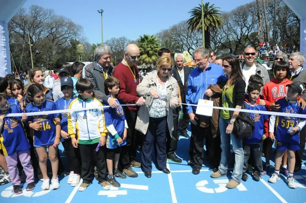 Pista de atletismo, reinauguración