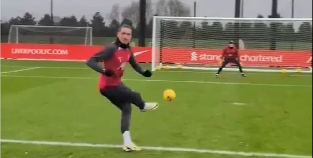 El no look de Darwin Núñez